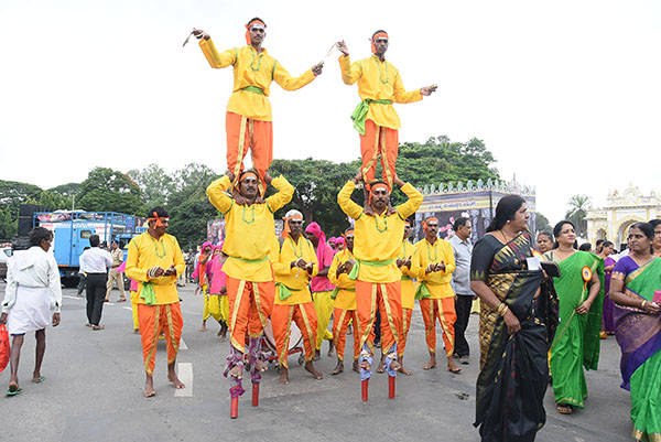 ಮೈಸೂರು: ವಿಜೃಂಭಣೆಯಿಂದ ಜರಗಿದ ಕನಕದಾಸ ಜಯಂತಿ ಮೆರವಣಿಗೆ